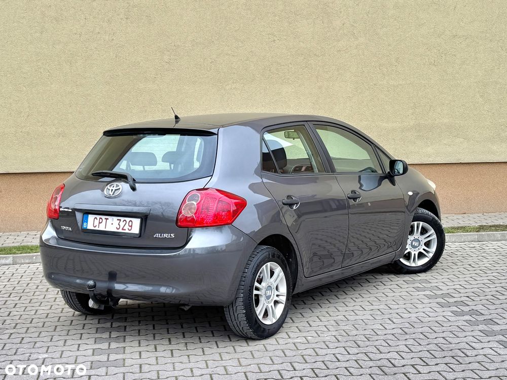 Toyota Auris 1.4 D-4D - 5