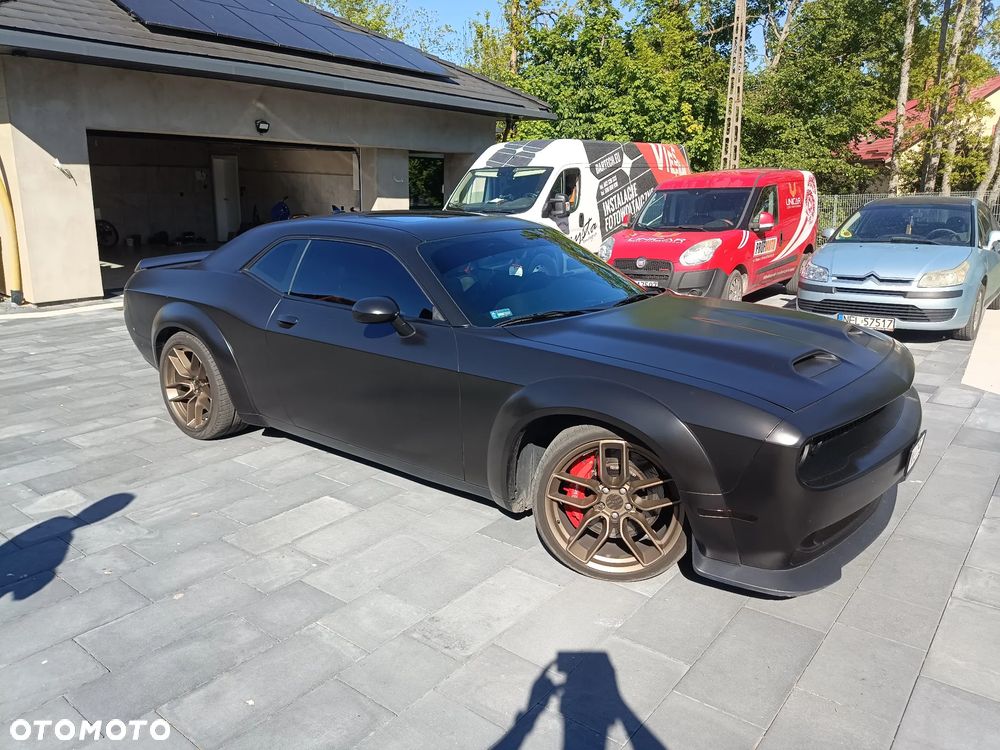 Dodge Challenger - 12