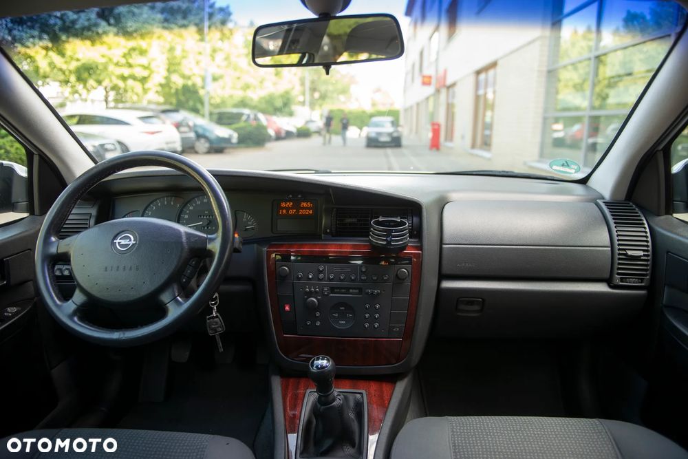 Opel Omega 2.2 Elegance - 29