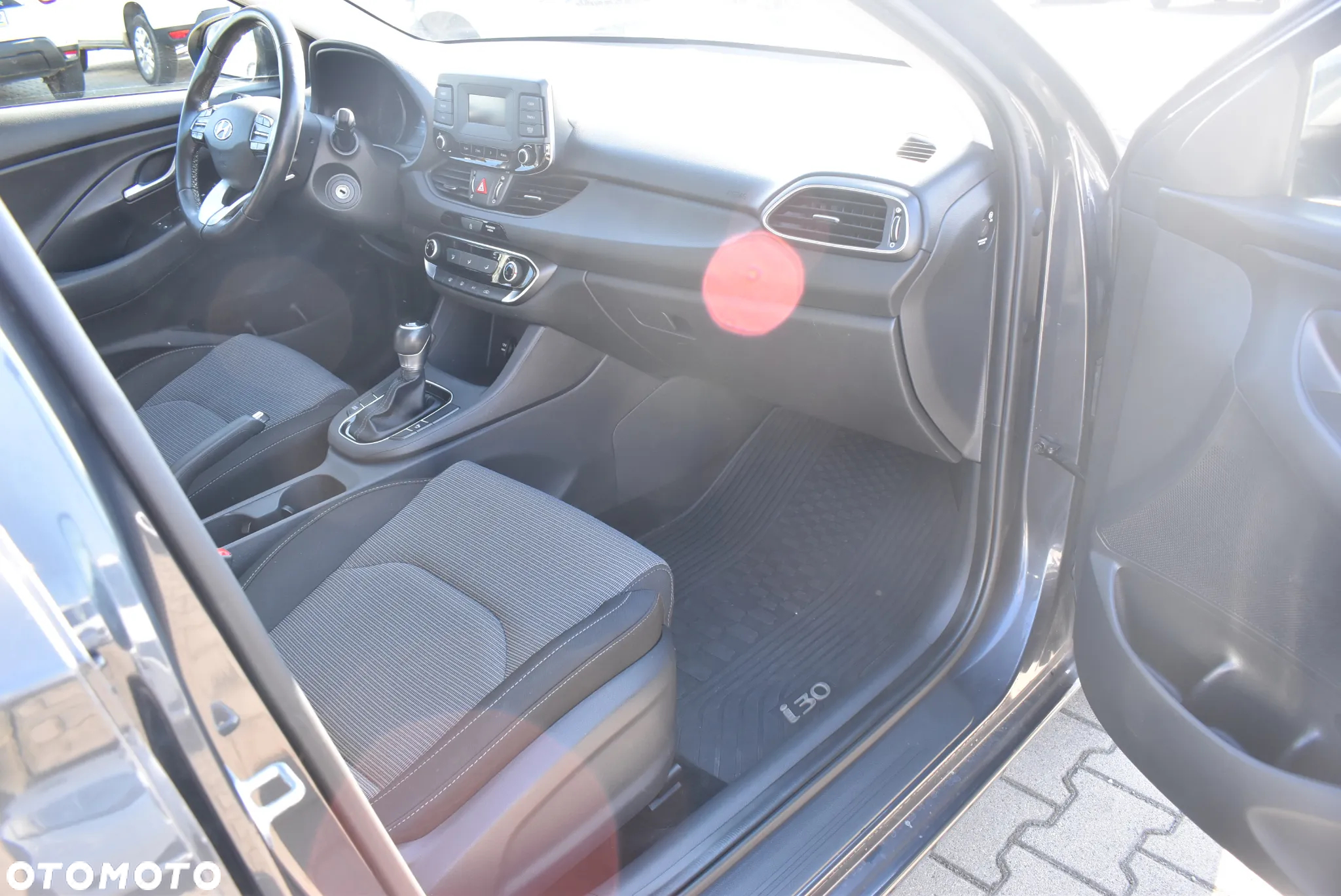 Hyundai i30 1.6 D Classic + DCT - 16