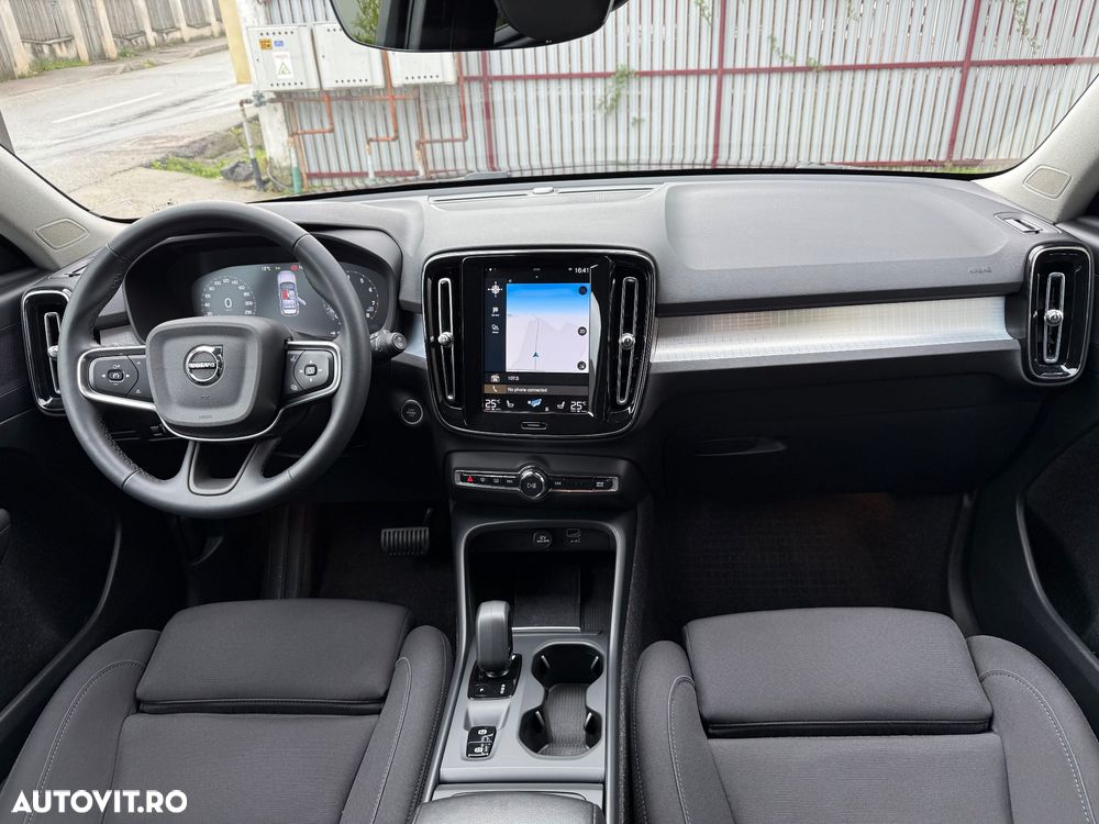 Volvo XC 40 B4 AT8 Mild Hybrid Momentum Pro - 6