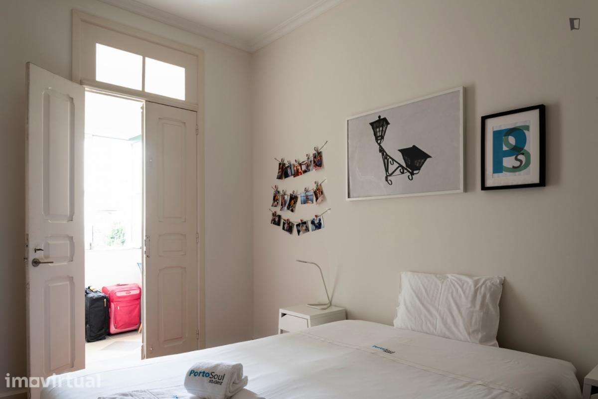 Quarto - localizado em Paranhos Porto - Grande imagem: 5/13