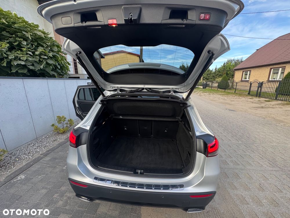 Mercedes-Benz GLA 250e AMG Line - 28