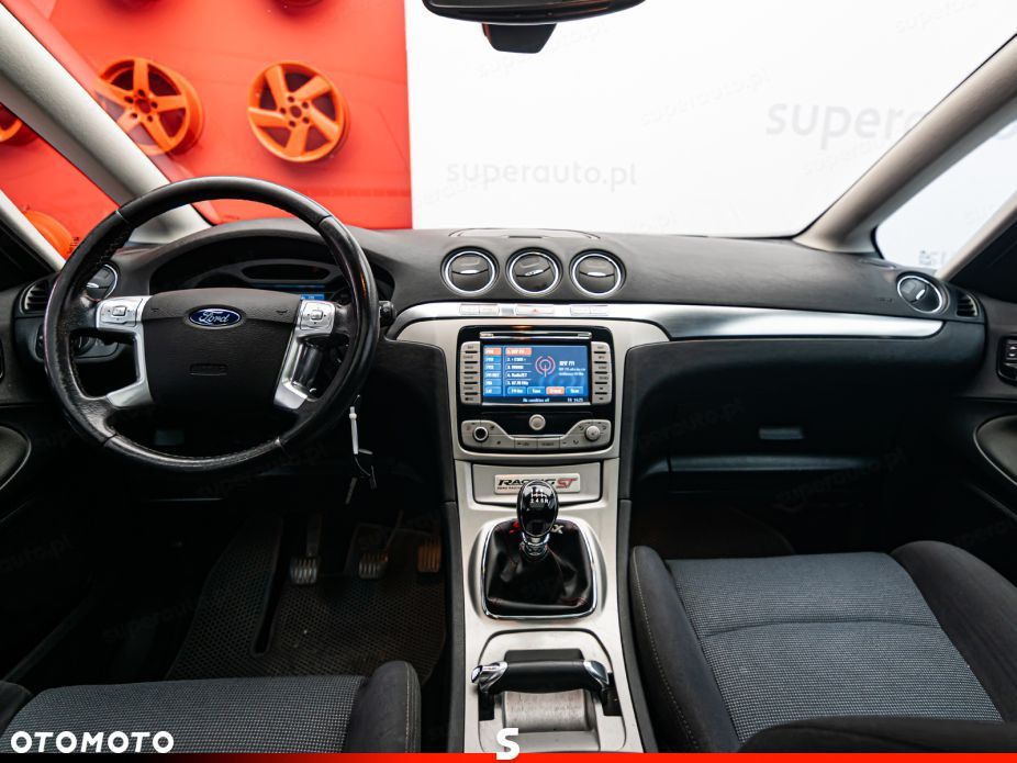 Ford S-Max - 13