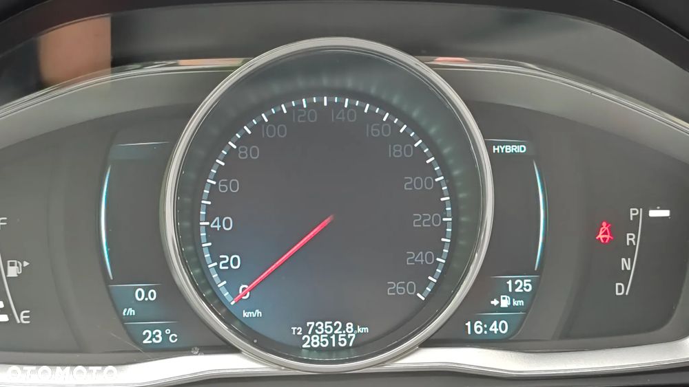 Volvo V60 D6 AWD Plug-in Hybrid Summum - 17