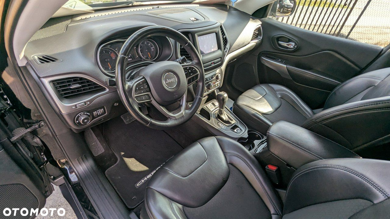 Jeep Cherokee - 13