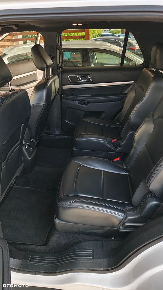 Ford Explorer - 16