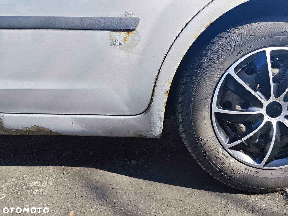 Ford Focus 1.6 TDCi DPF Ambiente - 8