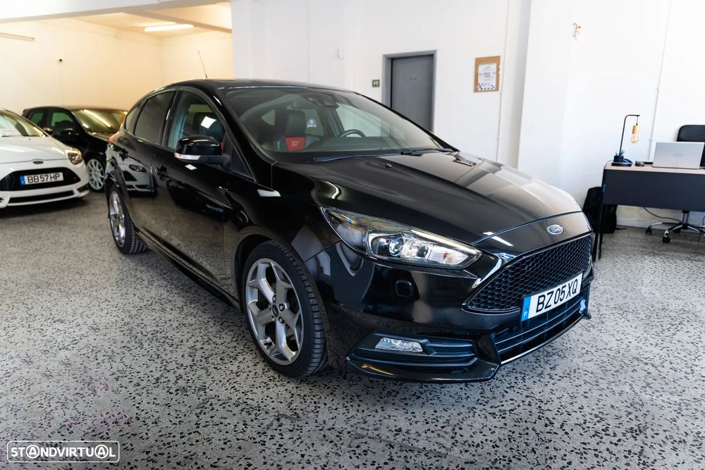 Ford Focus 2.0 EcoBoost ST c/ Pack Pele Desportiva - 7
