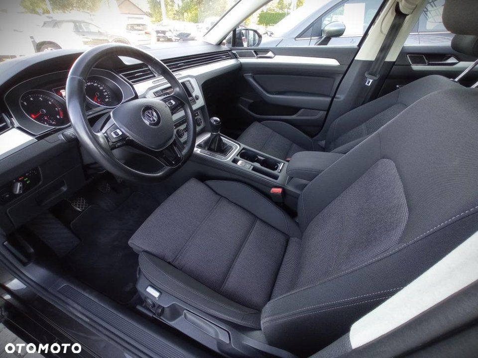 Volkswagen Passat - 10