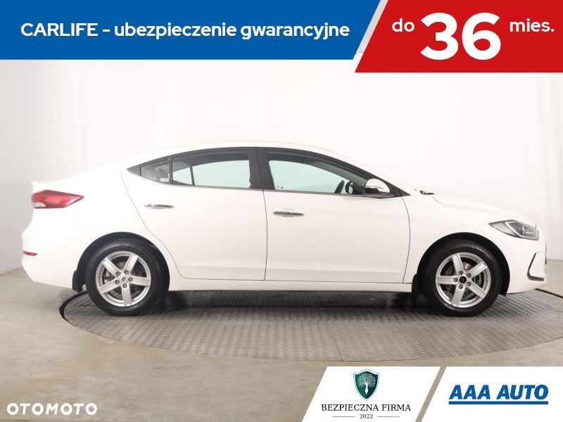 Hyundai Elantra - 8