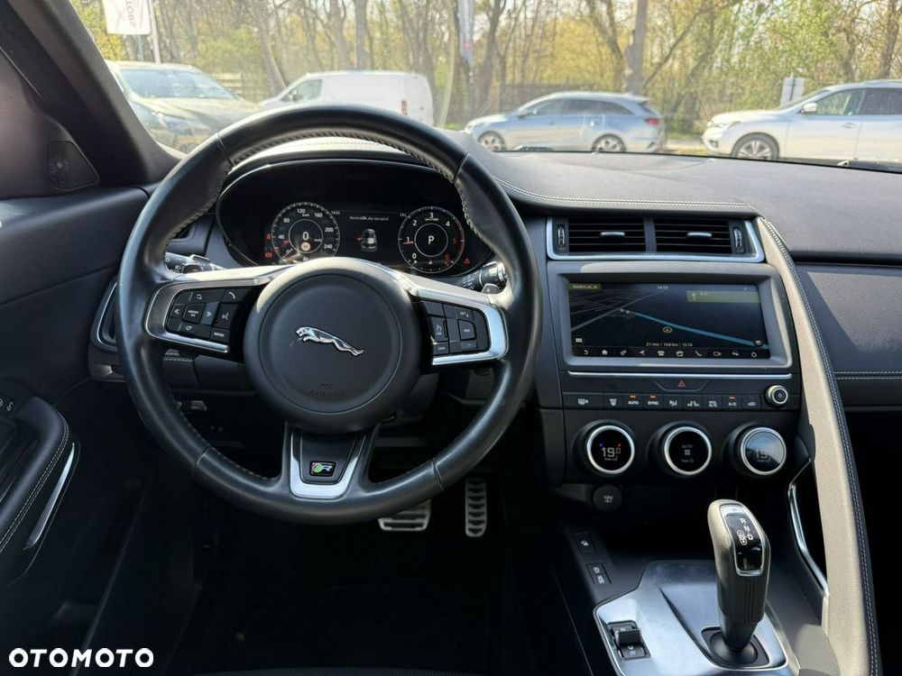 Jaguar E-Pace - 33