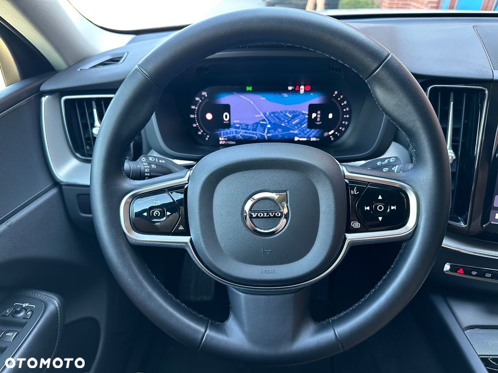 Volvo XC 60 B5 B AWD Plus Dark - 15