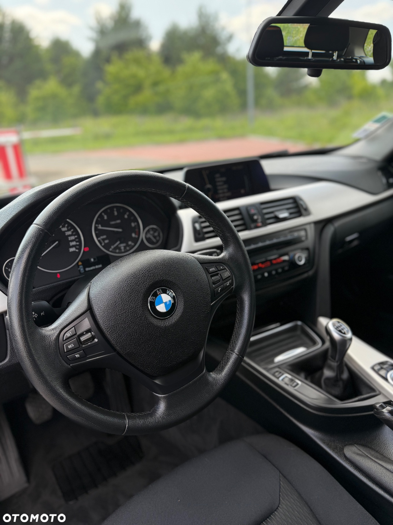 BMW Seria 3 318d Touring - 8