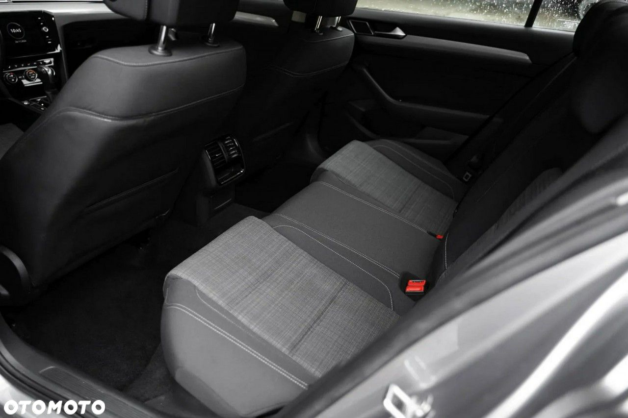 Volkswagen Passat - 29