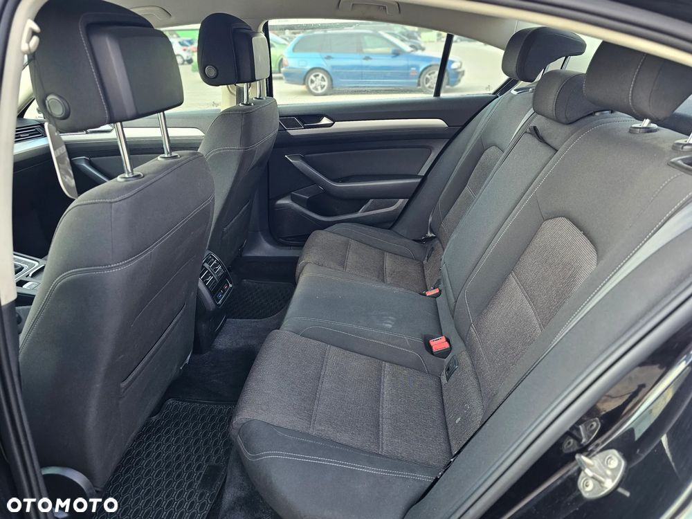 Volkswagen Passat - 24