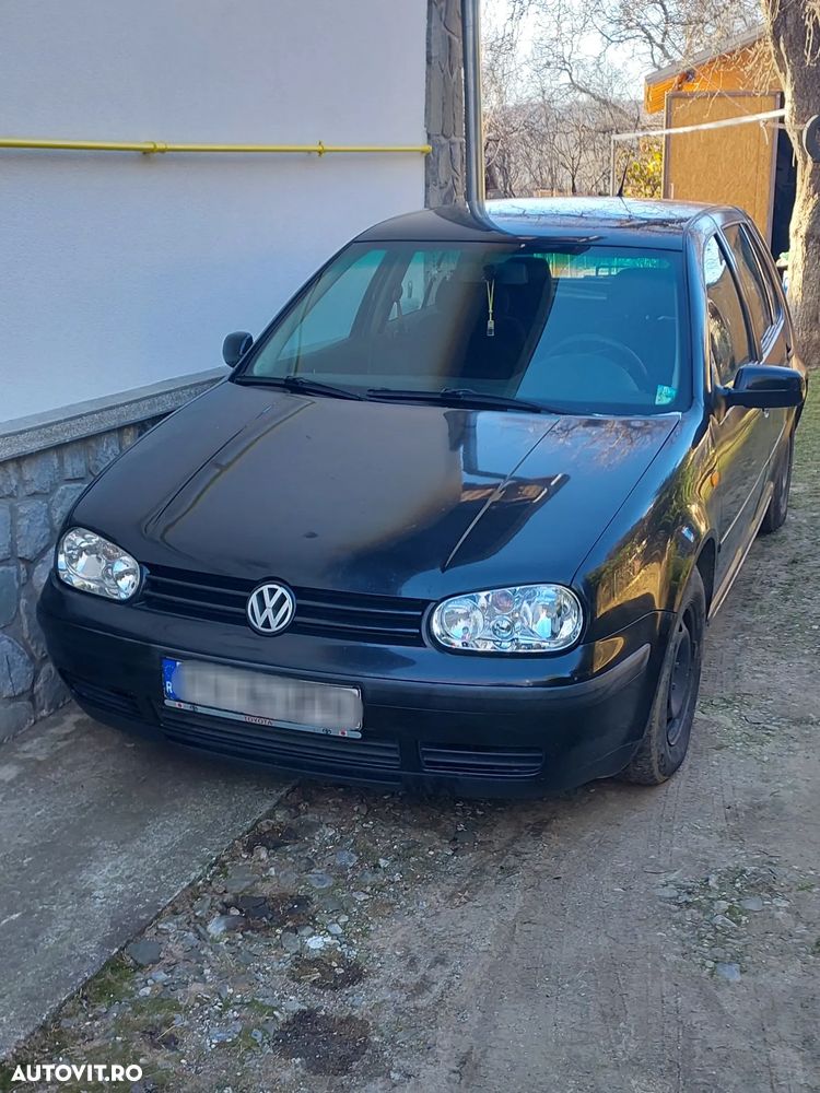 Volkswagen Golf - 1