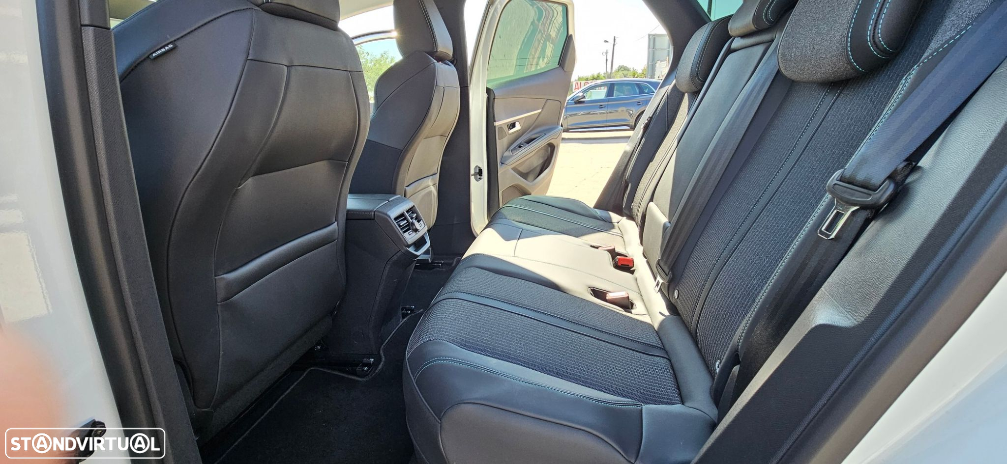 Peugeot 3008 1.6 Hybrid Allure e-EAT8 - 23