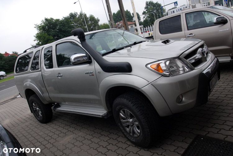 Toyota Hilux 2.5 D-4D SR5 - 11