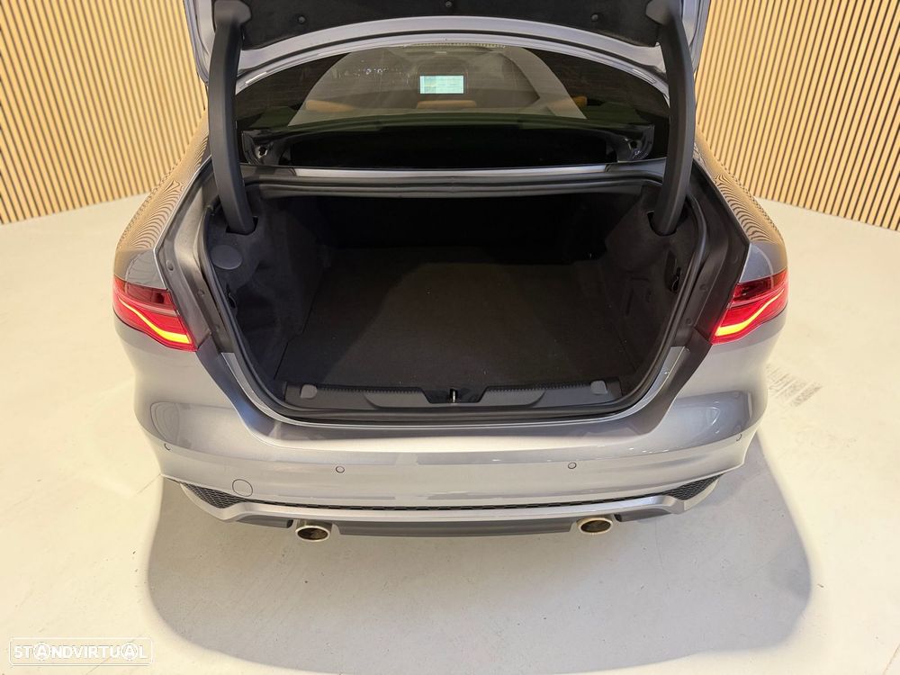 Jaguar XE 2.0 i4 R-Dynamic HSE - 34