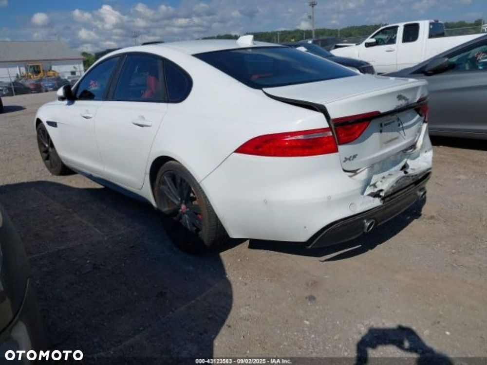 Jaguar XF - 3