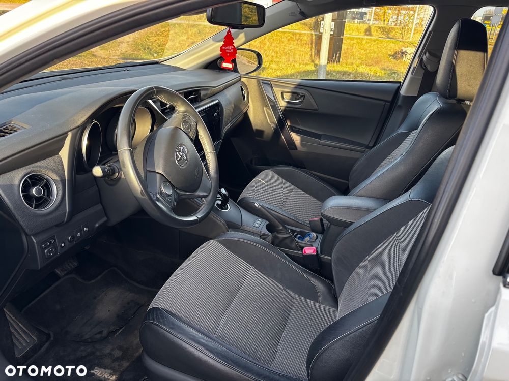 Toyota Auris Hybrid 135 Prestige - 13