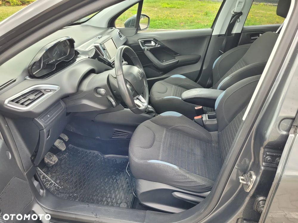 Peugeot 208 - 13