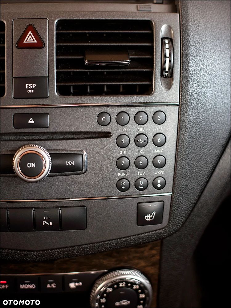 Mercedes-Benz Klasa C 180 Kompressor BlueEFFICIENCY Elegance - 24