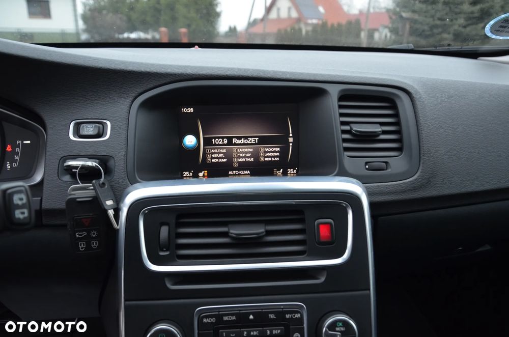 Volvo V60 D4 Geartronic Momentum - 28