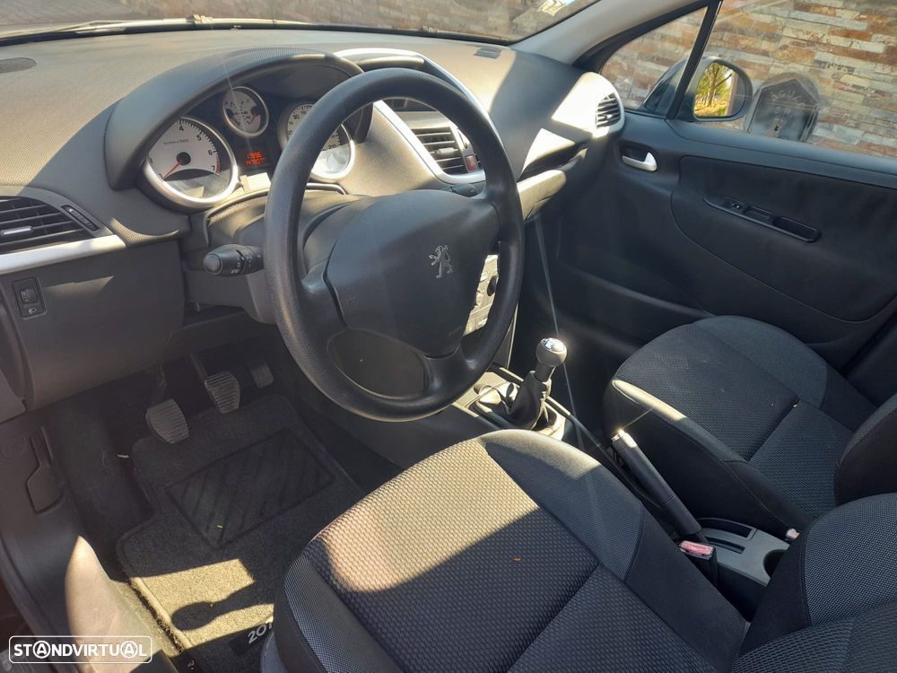 Peugeot 207 1.4 16V Trendy - 4