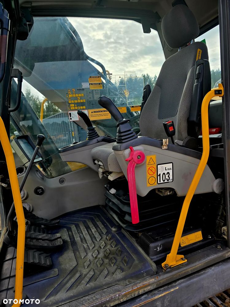 Volvo EC250DL - 13