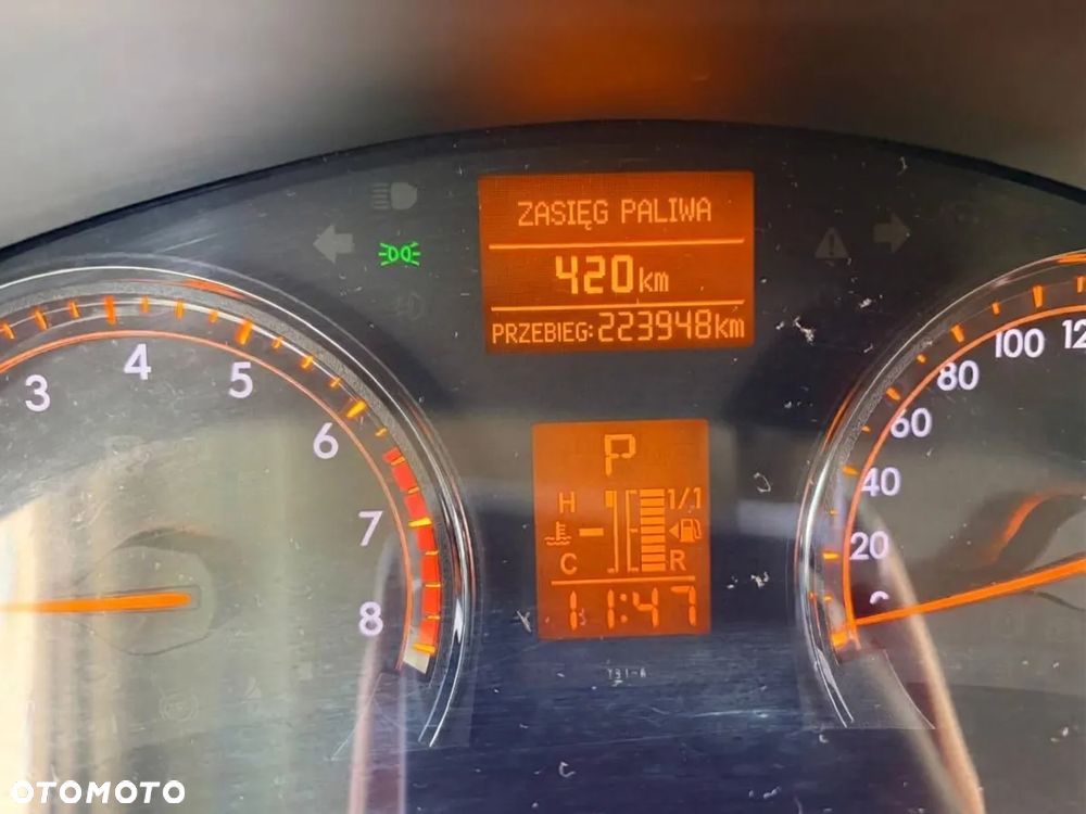 Toyota Avensis - 16