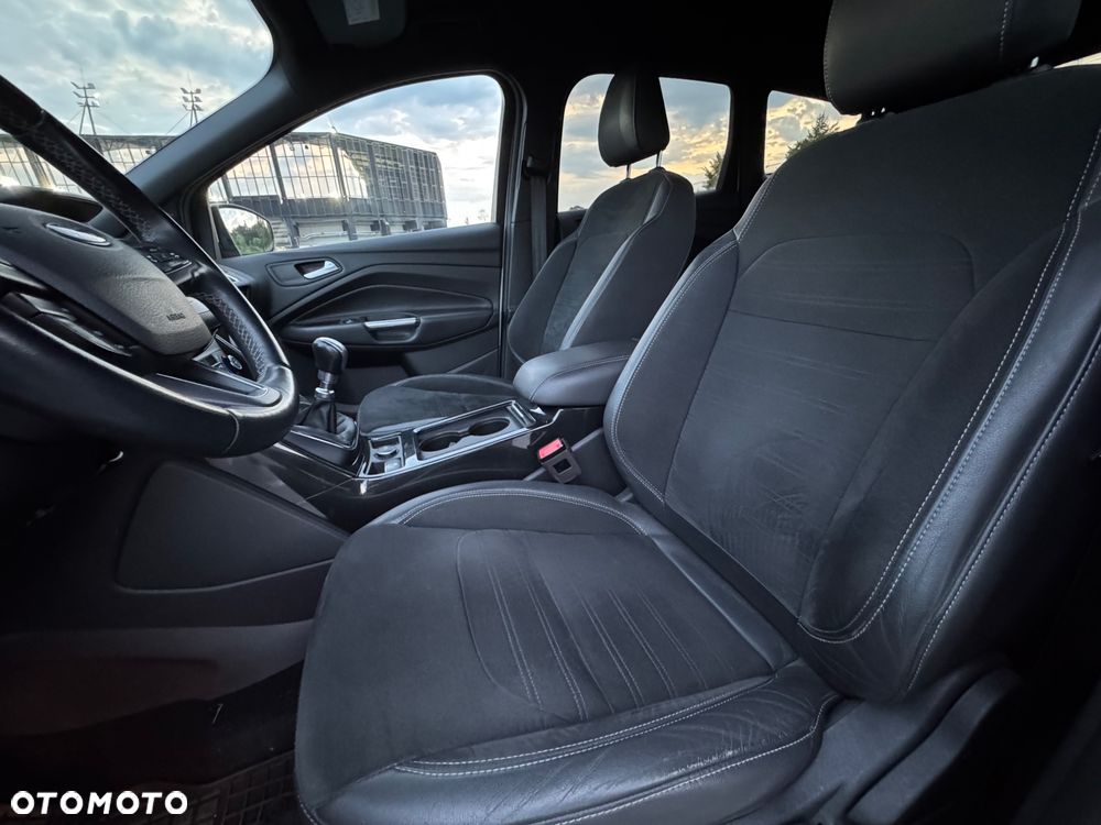 Ford Kuga 2.0 TDCi 4x4 ST-Line - 26