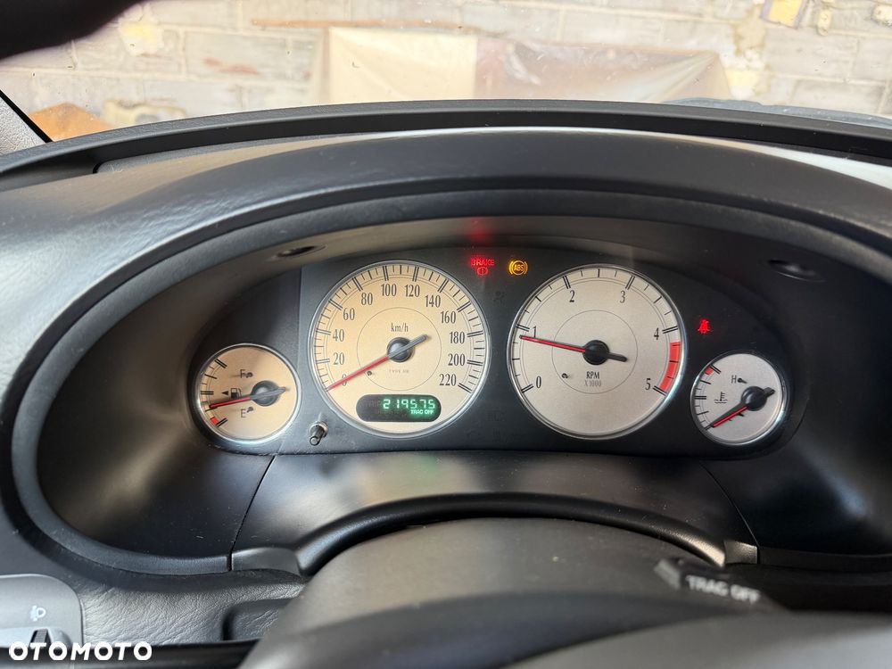 Chrysler Voyager LE 2.5L TD - 6