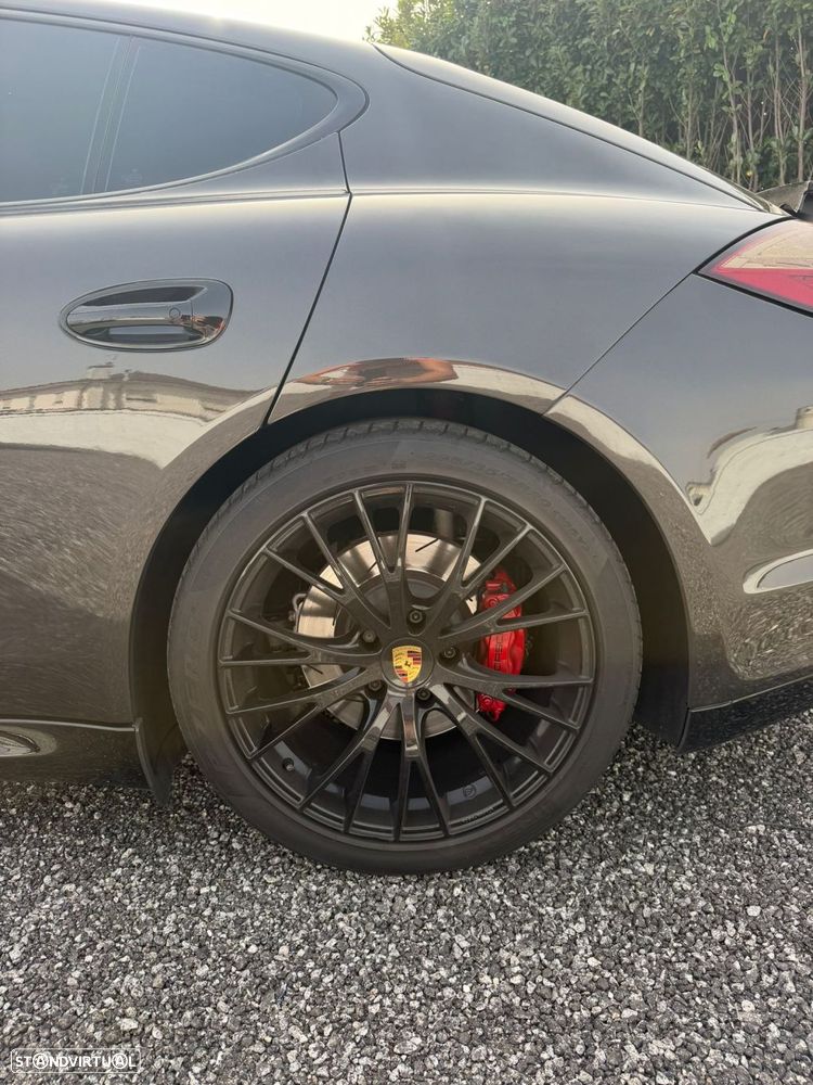 Porsche Panamera Turbo PDK - 10