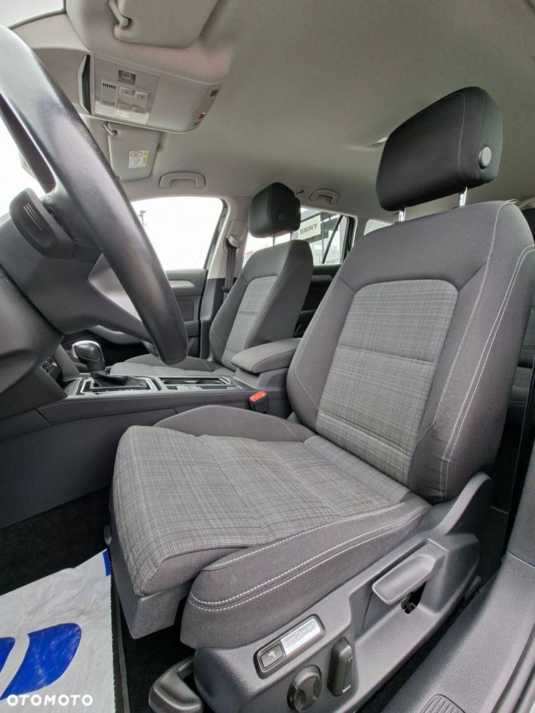 Volkswagen Passat - 11