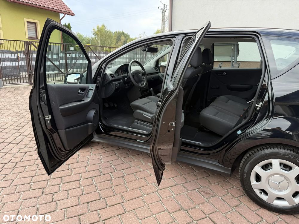 Mercedes-Benz Klasa A 150 Elegance Edition 10 - 32
