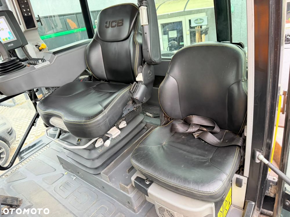 JCB Fastrac 8330 - 33