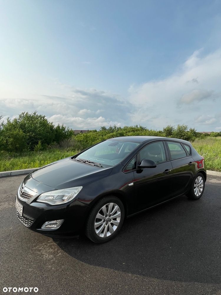 Opel Astra 1.6 T Cosmo - 11