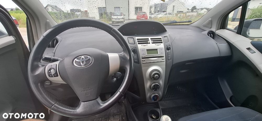 Toyota Yaris 1.3 Sol - 13