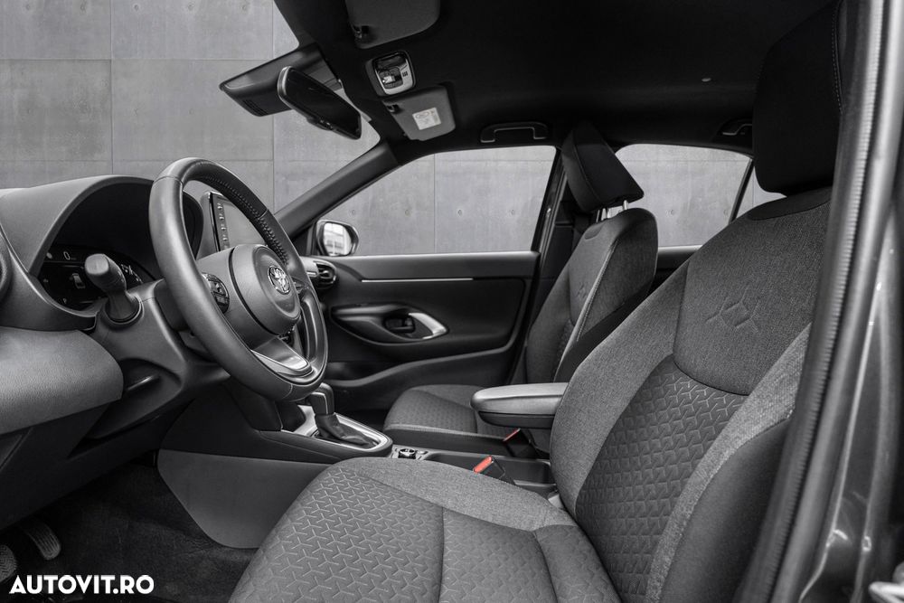 Toyota Yaris Cross 1.5 VVT-i HSD 4x4 Dynamic - 13