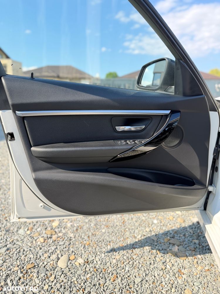 BMW Seria 3 320d Aut. - 22