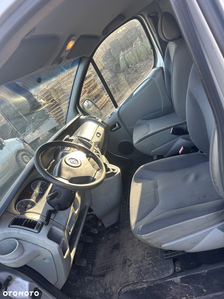 Opel Vivaro - 11