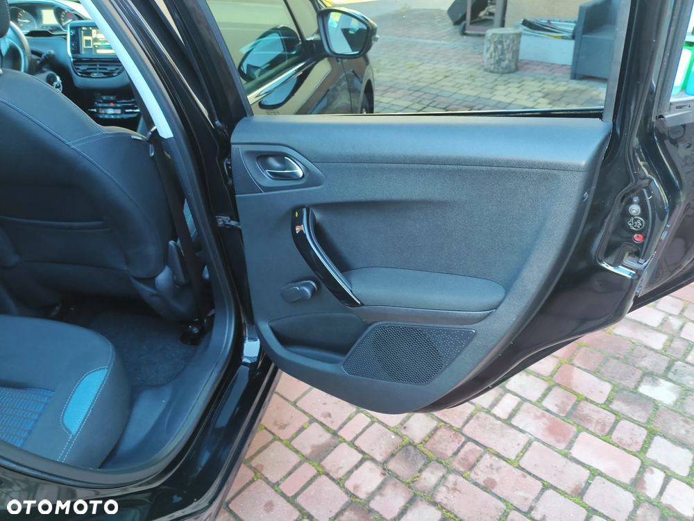 Peugeot 208 82 VTI Allure - 17