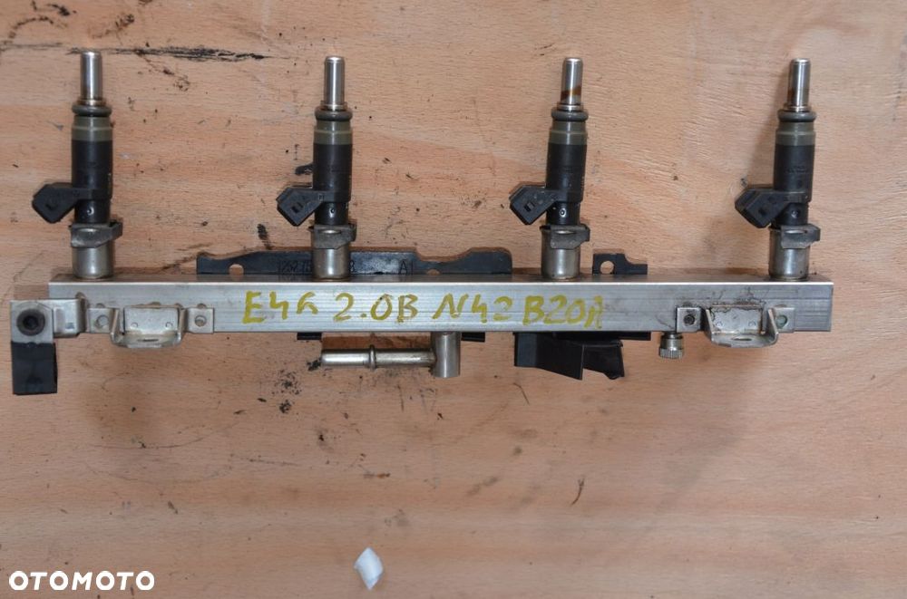 BMW E46 2.0B LISTWA WTRYSKOWA WTRYSKIWACZE