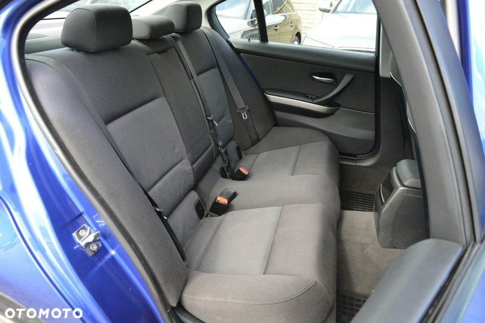 BMW Seria 3 318i - 27