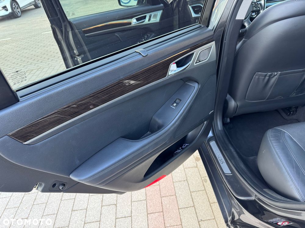 Hyundai Genesis - 20