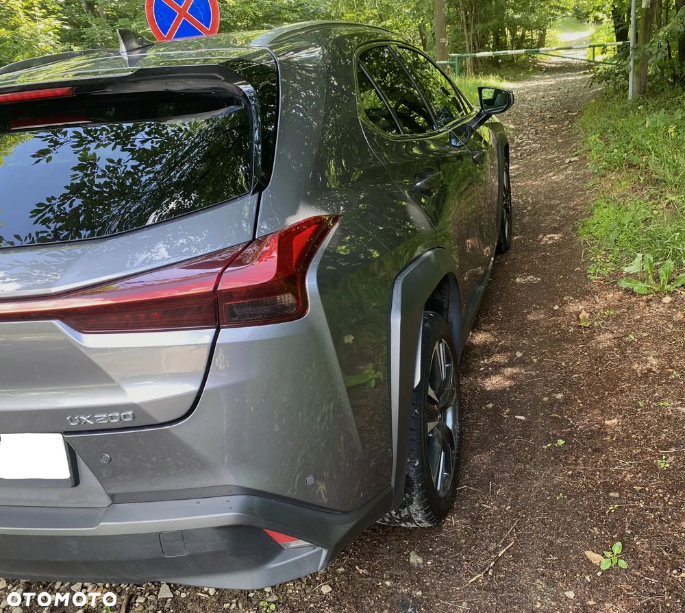 Lexus UX - 4