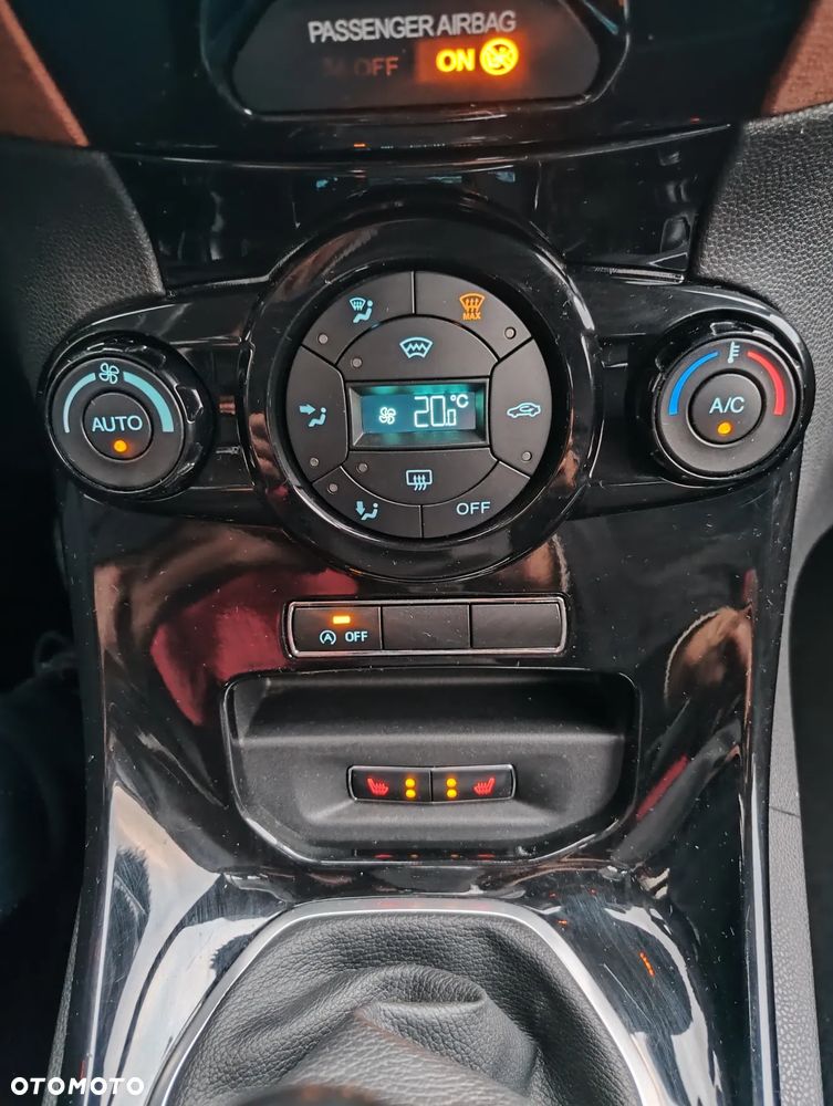 Ford Fiesta 1.0 EcoBoost S&S TITANIUM - 10