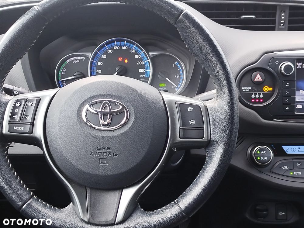 Toyota Yaris Hybrid 100 Premium - 16